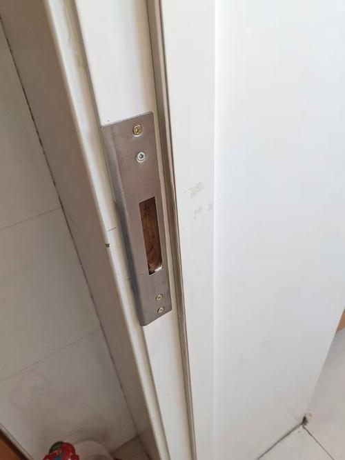 卧室门换锁指南 超C级防盗锁芯选择与开锁换锁服务详解